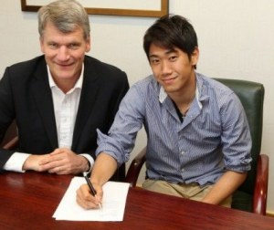 Shinji Kagawa signe son contrat de 4 ans aux côtés de David Gill